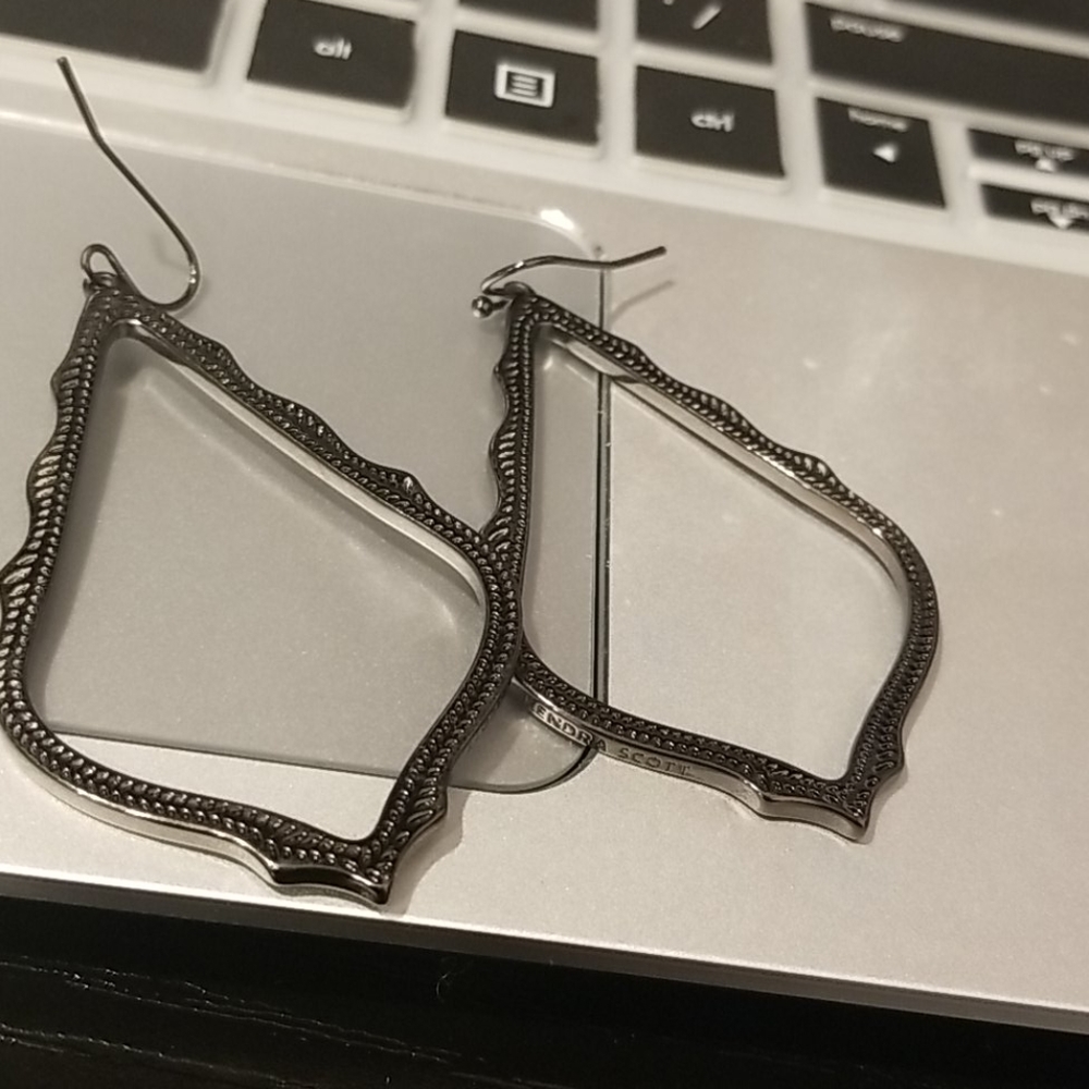 Earring - Picture 3 of 3
